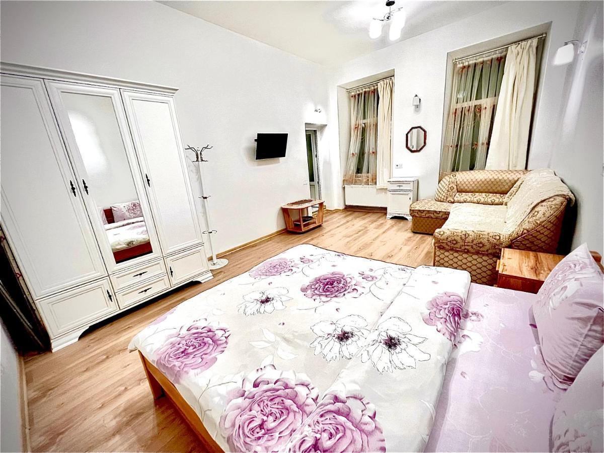 Apartment тиха в центрі зі світлом Lviv