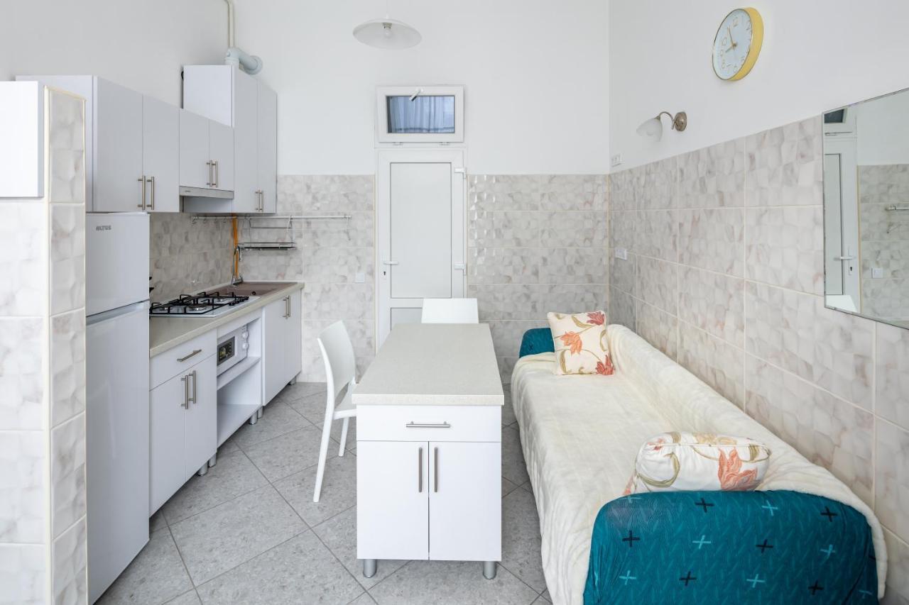 Apartment тиха в центрі зі світлом Lviv